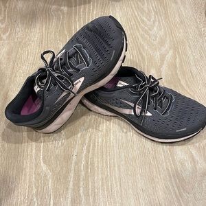 Women’s Brooks Ghost 13 Size 8